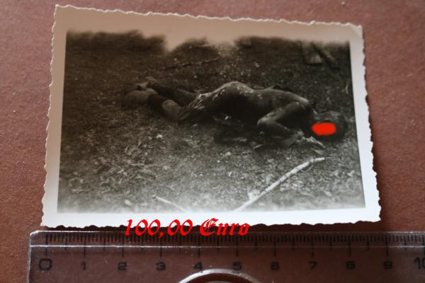 altes Foto - gefallener Soldat - Land ??